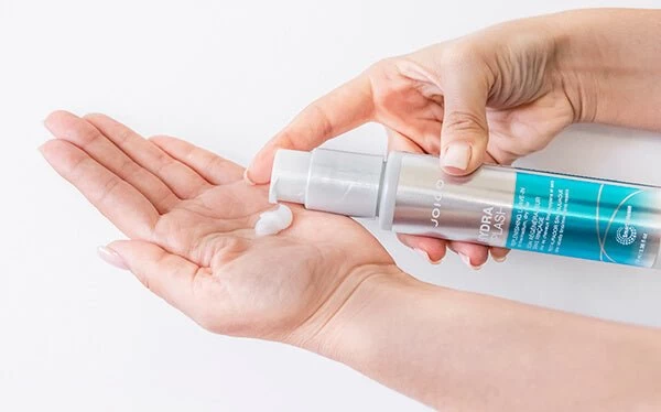 JOICO - Soin Régénérateur Sans Rinçage HydraSplash 4 JOICO - Soin Régénérateur Sans Rinçage HydraSplash – Image 4